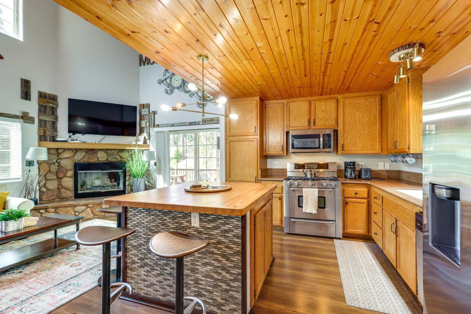 Remodeled Crestline Retreat Walk To Lake Gregory! 외부 사진