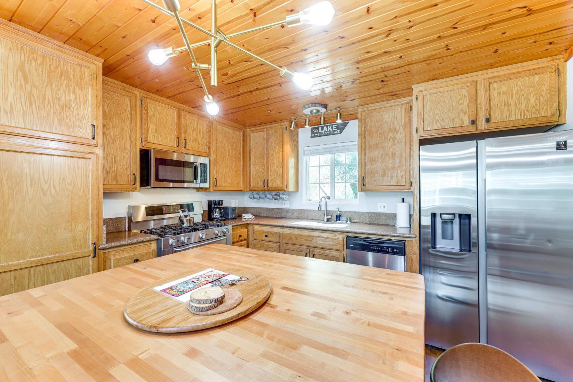 Remodeled Crestline Retreat Walk To Lake Gregory! 외부 사진