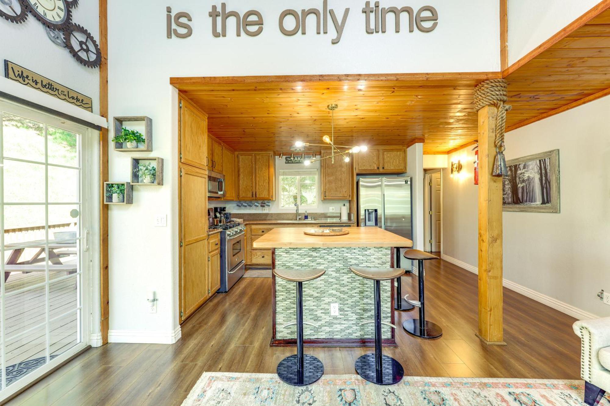 Remodeled Crestline Retreat Walk To Lake Gregory! 외부 사진