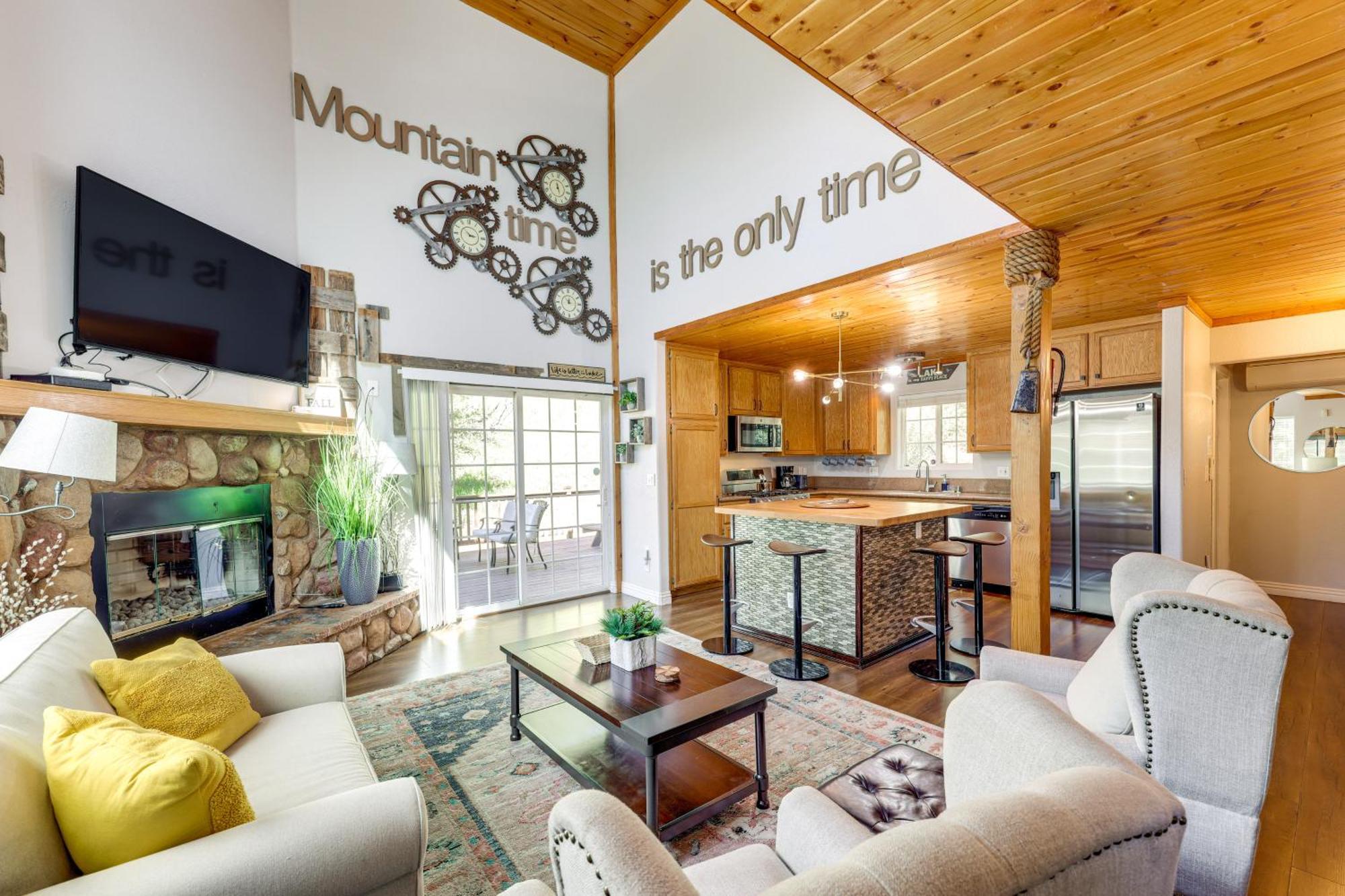 Remodeled Crestline Retreat Walk To Lake Gregory! 외부 사진