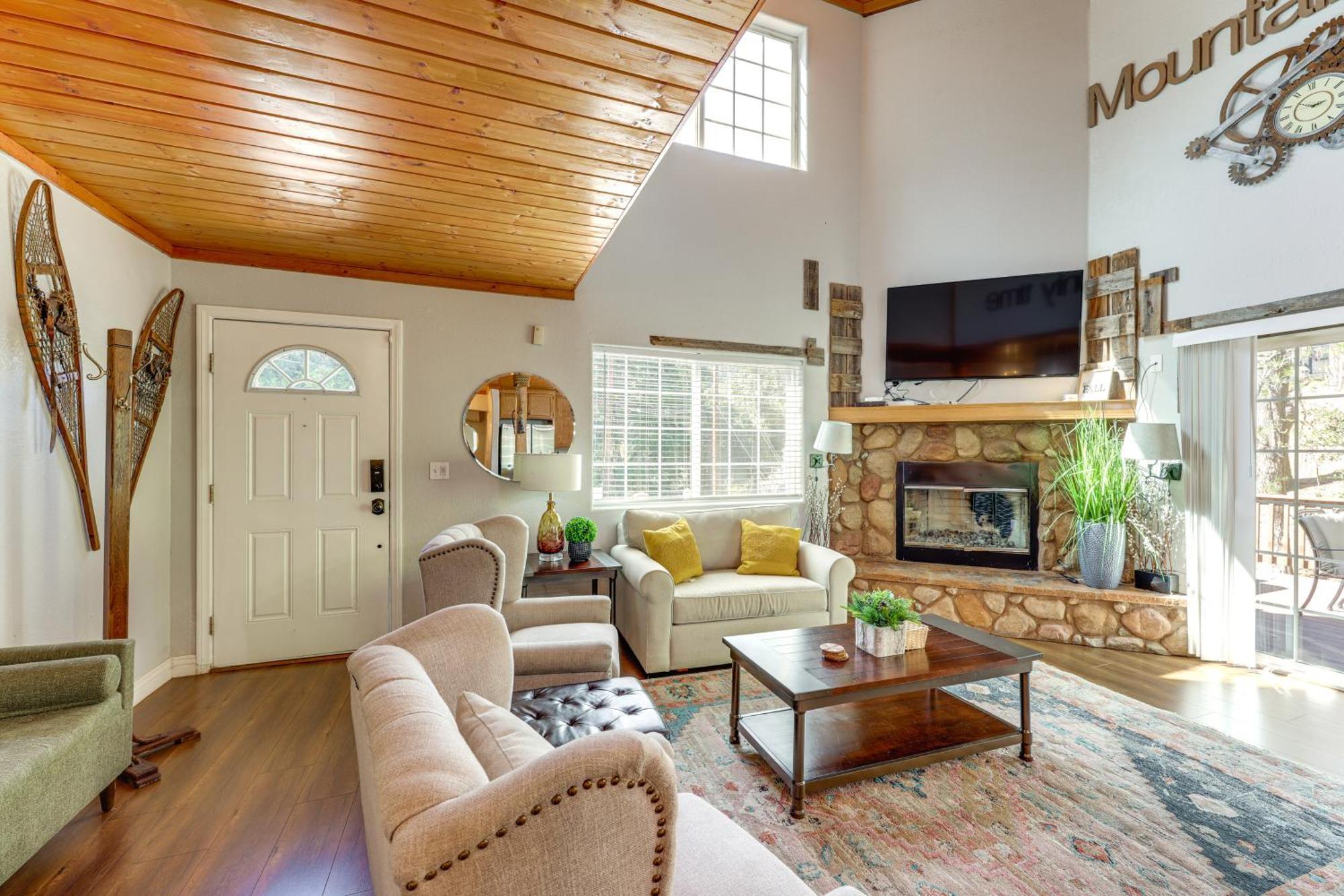 Remodeled Crestline Retreat Walk To Lake Gregory! 외부 사진